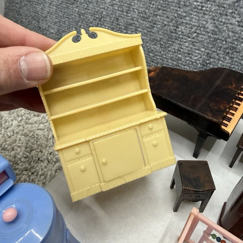 Vintage Renwal dollhouse furniture Huge Lot‎  piano vanity couch and more (READ)